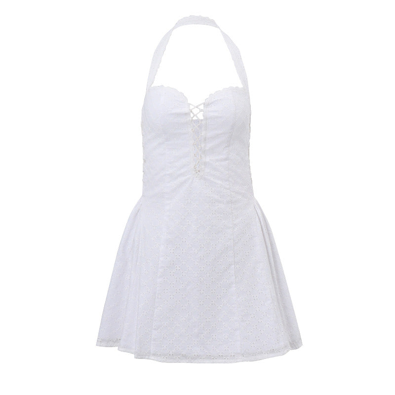 Vestito femminile Valstrend con ricamo vuoto in vita e tessuto morbido, design aderente e elegante per occasioni speciali.