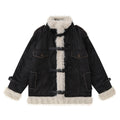 Cappotto in pelle, lana di agnello e cotone Valstrend, vista frontale con dettagli tessuto e chiusura.