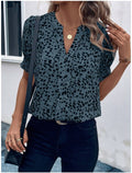 Maglietta donna con scollo a V e maniche corte, stampa colorata, marca Valstrend shop, tessuto leggero e comodo.