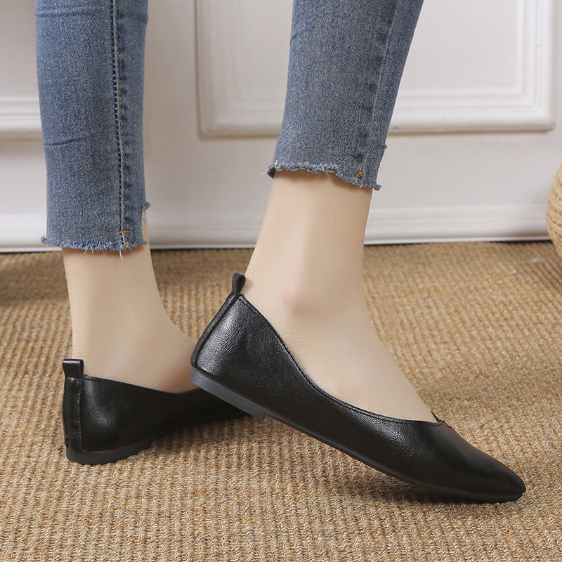 Scarpe donna in pelle morbida e confortevole di Valstrend, con design elegante e suola antiscivolo, visibili in primo piano.