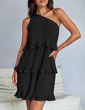 Vestito donna Valstrend con maniche a spalla singola, strisce sovrapposte e orlo a strati in tessuto leggero e elegante.
