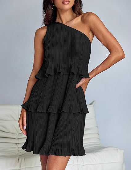 Vestito donna Valstrend con maniche a spalla singola, strisce sovrapposte e orlo a strati in tessuto leggero e elegante.