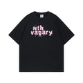 T-shirt a maniche corte con lettere graffiti in stile streetwear, marca Valstrend, moda hip hop e high street.