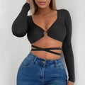 Top donna Valstrend con scollo a cuore, dettagli cutout e lacci, effetto slim fit, ideale per look casual ed elegante.