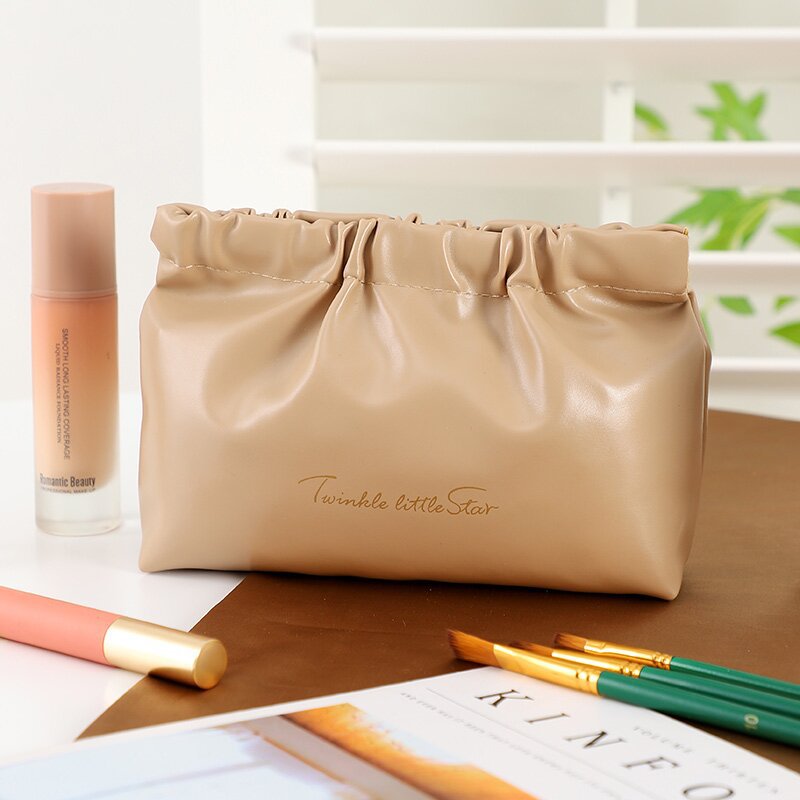 Custodia cosmetica portatile Valstrend, elegante e pratica, con scomparti per cosmetici e accessori di bellezza.