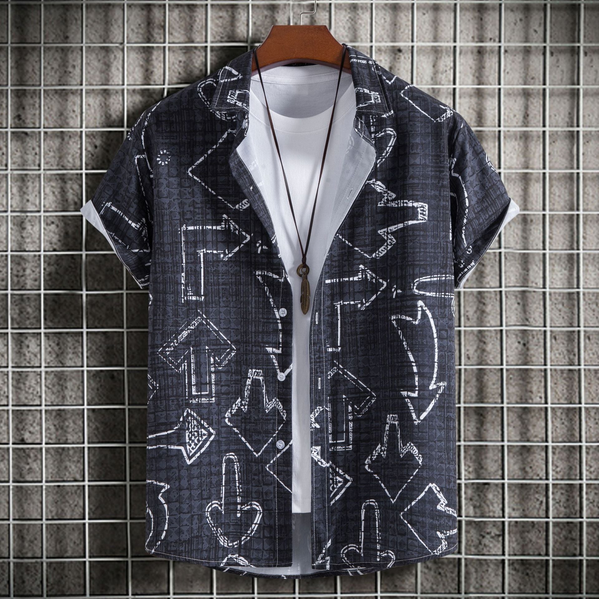 Camicia da uomo slim fit con stampa a maniche corte, moda Valstrend, tessuto leggero e design moderno.