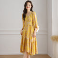 Vestito donna a metà lunghezza Valstrend, in tessuto elegante con vita modellata, ideale per look raffinati e di classe.