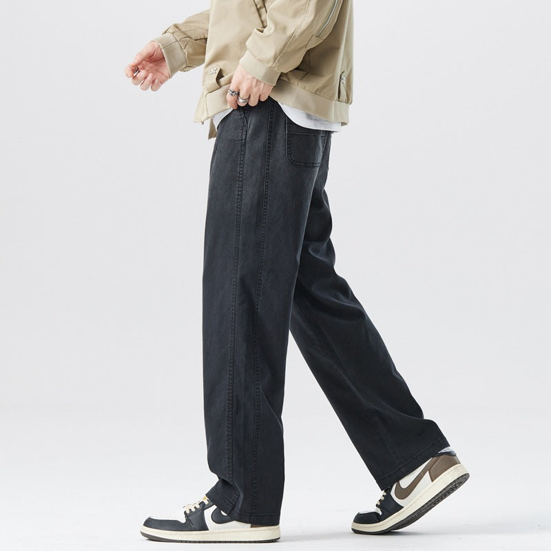 Jeans dritti autunno e inverno Valstrend shop, lavati e di tendenza, con stile casual e comodo, visibili in primo piano nell'immagine.