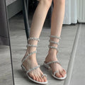 Sandali romani moda per donna Valstrend, stile elegante con cinturino in pelle e suola piatta, ideali per look estivi e casual.