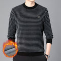 Maglione da uomo Valstrend in velluto spesso con collo rotondo e motivo a righe, ideale per look casual e autunnali.
