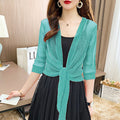 Gilet donna elegante in pizzo stile occidentale, protezione solare, moda femminile, marchio Valstrend, dettagli raffinati.