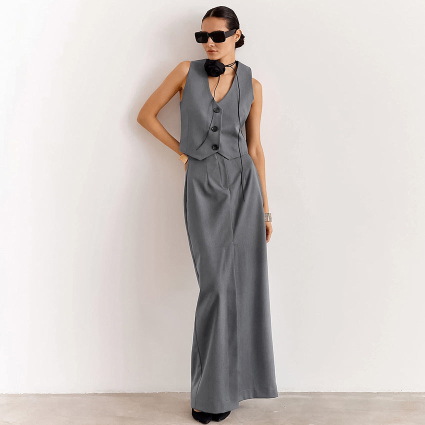 Completo gonna e giacca grigia da donna Valstrend, stile elegante con tessuto morbido e dettagli raffinati.