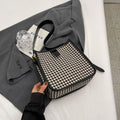 Borsa elegante a spalla in fantasia pied-de-poule di Valstrend, stile versatile e alla moda, con dettagli raffinati.