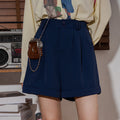 Shorts donna high waist Valstrend, pantaloncini casual con drappeggio, stile hot pants, adatti a look estivi e informali.