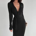 Vestito donna Valstrend con cintura a bottoni, maglione sottile a righe e taglio slim, perfetto per look eleganti e casual.