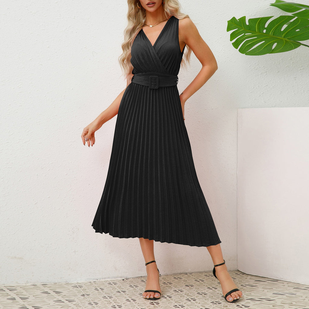 Vestito plissettato con scollo a V in stile europeo e americano, di Valstrend, mostrato con cintura e dettagli eleganti.