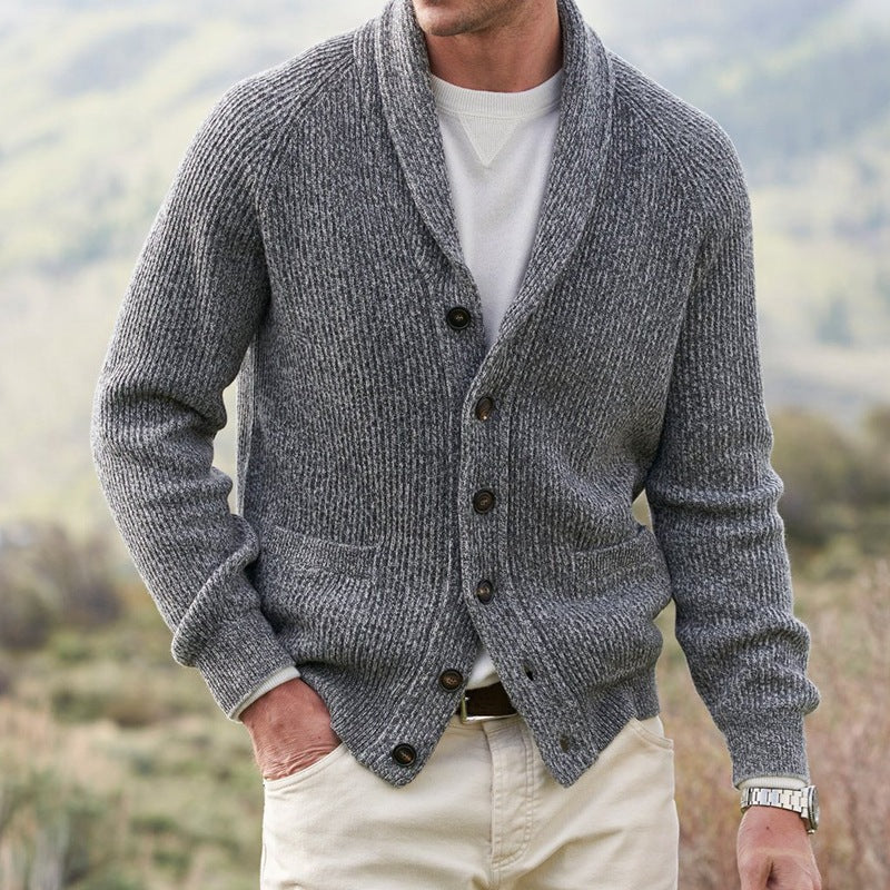 Maglione cardigan uomo Valstrend con colletto a punta, bottoni, in misto di colori, stile casual e versatile.