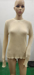 Maglia sottile a girocollo in lana traspirante e morbida, marca Valstrend, indossata come capo casual, dettagli in tessuto a maglia.