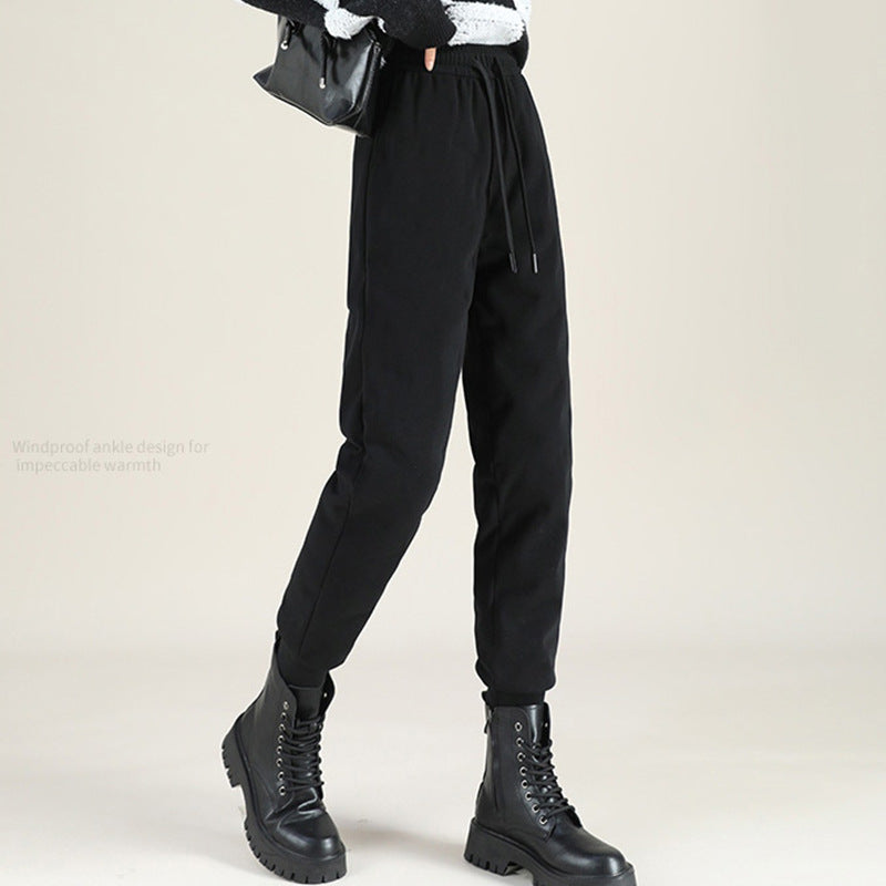 Pantaloni donna bianchi in cotone e piuma d’anatra Valstrend, vestibilità comoda e stile naturale.