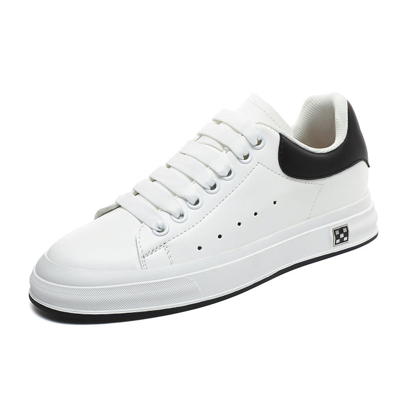 Scarpe casual da uomo Valstrend in pelle bianca morbida, suola morbida e design trendy per un look rilassato e stiloso.