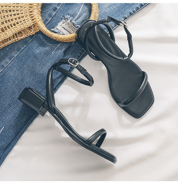 Sandali donna Valstrend Shop estate, stile retrò con cinturino e suola piatta, perfetti per look estivi casual e alla moda.