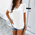 Top donna Valstrend con scollo a V e volant, tessuto in tinta unita, stile elegante e femminile.