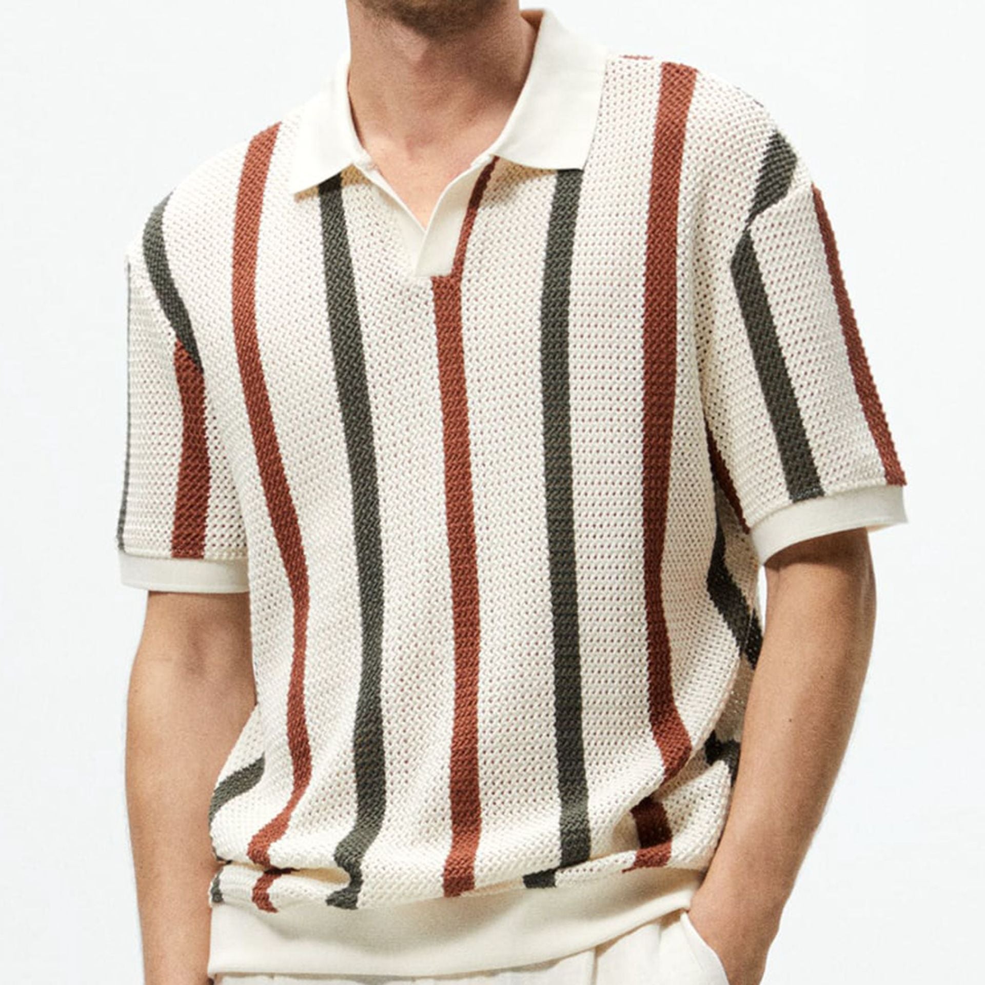 Maglione spessa stile europeo e americano Valstrend, con motivo a maglia a rete e collo alto, indossato da un modello.