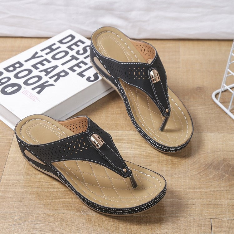 Sandali donna Valstrend shop con zeppa e decorazioni in strass, taglia grande, stile elegante e comodo per l'estate.