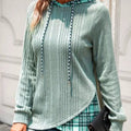 Maglione lungo con cappuccio in jacquard a contrasto, maglia a costine, marca Valstrend, dettaglio di cuciture a maglia.