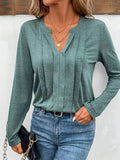 Maglione femminile con scollo a V, maniche lunghe e pieghe, marca Valstrend, in tessuto morbido e elegante.