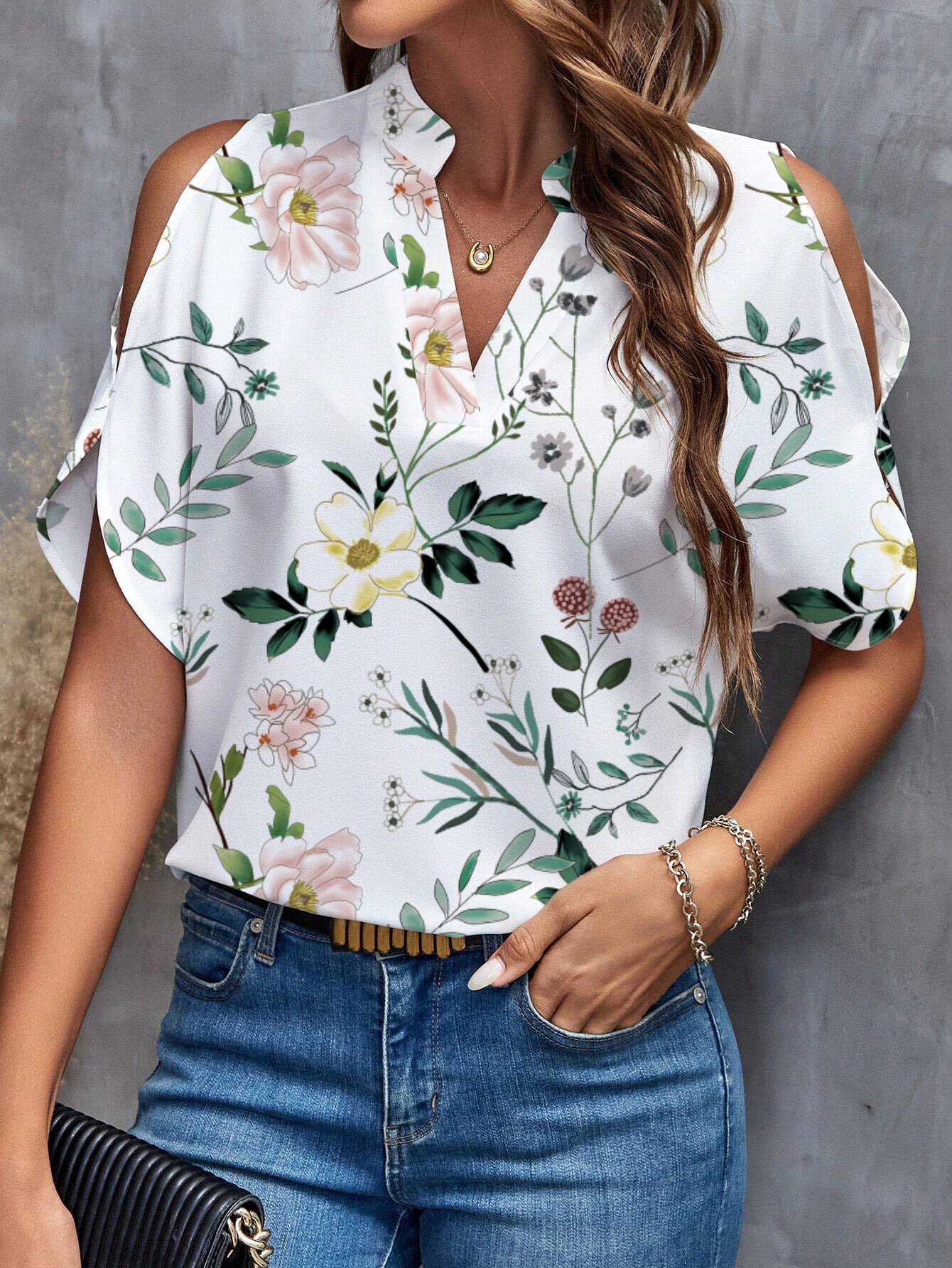 Top donna Valstrend, blusa oversize stampa floreale con scollo a V e spalle scoperte, comoda e leggera.