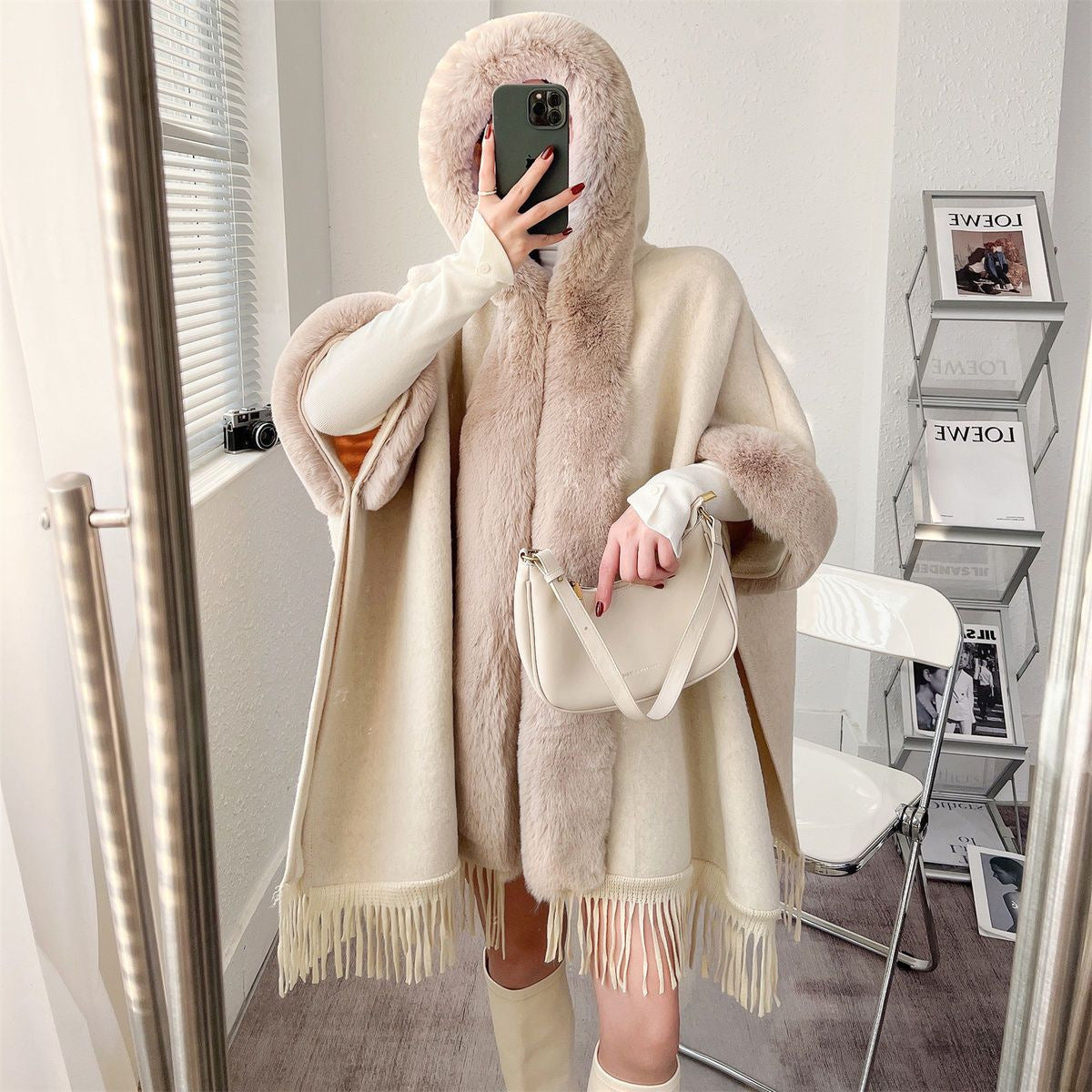 Mantella vintage in maglia con nappe, foderata in pile spessa, cappotto cape Valstrend con stile caldo e elegante.