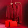 Pigiama da donna Valstrend, completo da casa con giacca a rever e pantaloni morbidi, in tessuto confortevole e elegante.