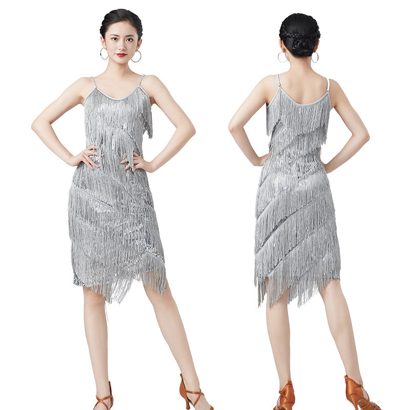 Vestito da sera Valstrend con paillettes, frange e taglio latino, perfetto per balli e eventi eleganti.