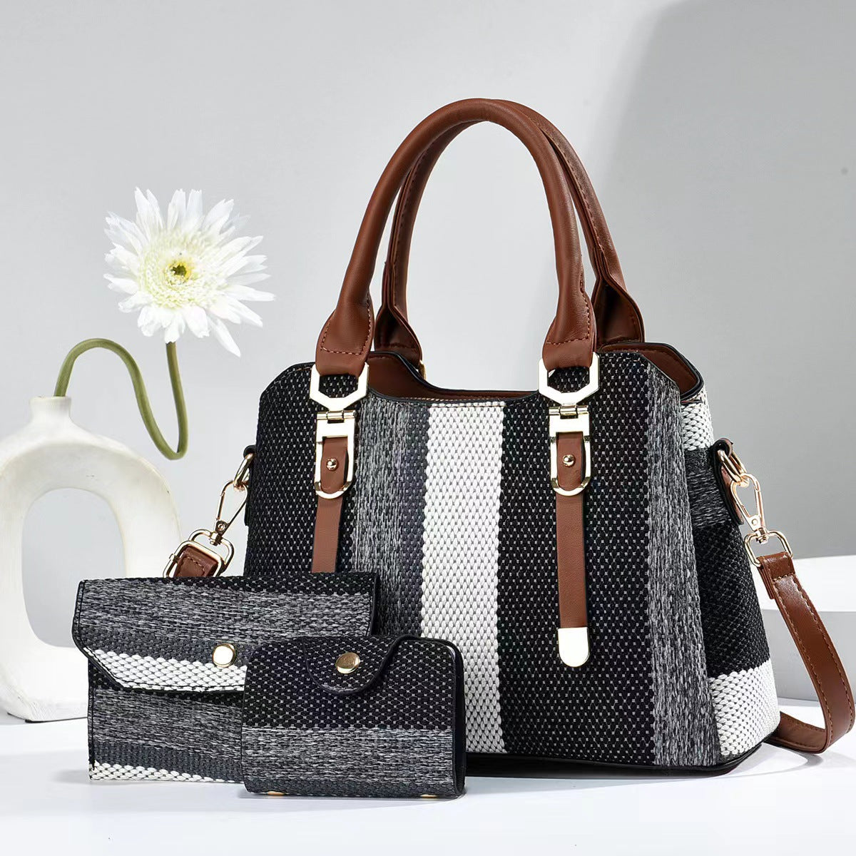 Borsa a tracolla grande capacità Valstrend in canvas contrasto, stile mamma e figlia, design spazioso e resistente.