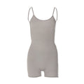 Tuta sportiva skinny hip raise Valstrend, jumpsuit street casual, in tessuto elastico nero con dettagli di stile moderno.