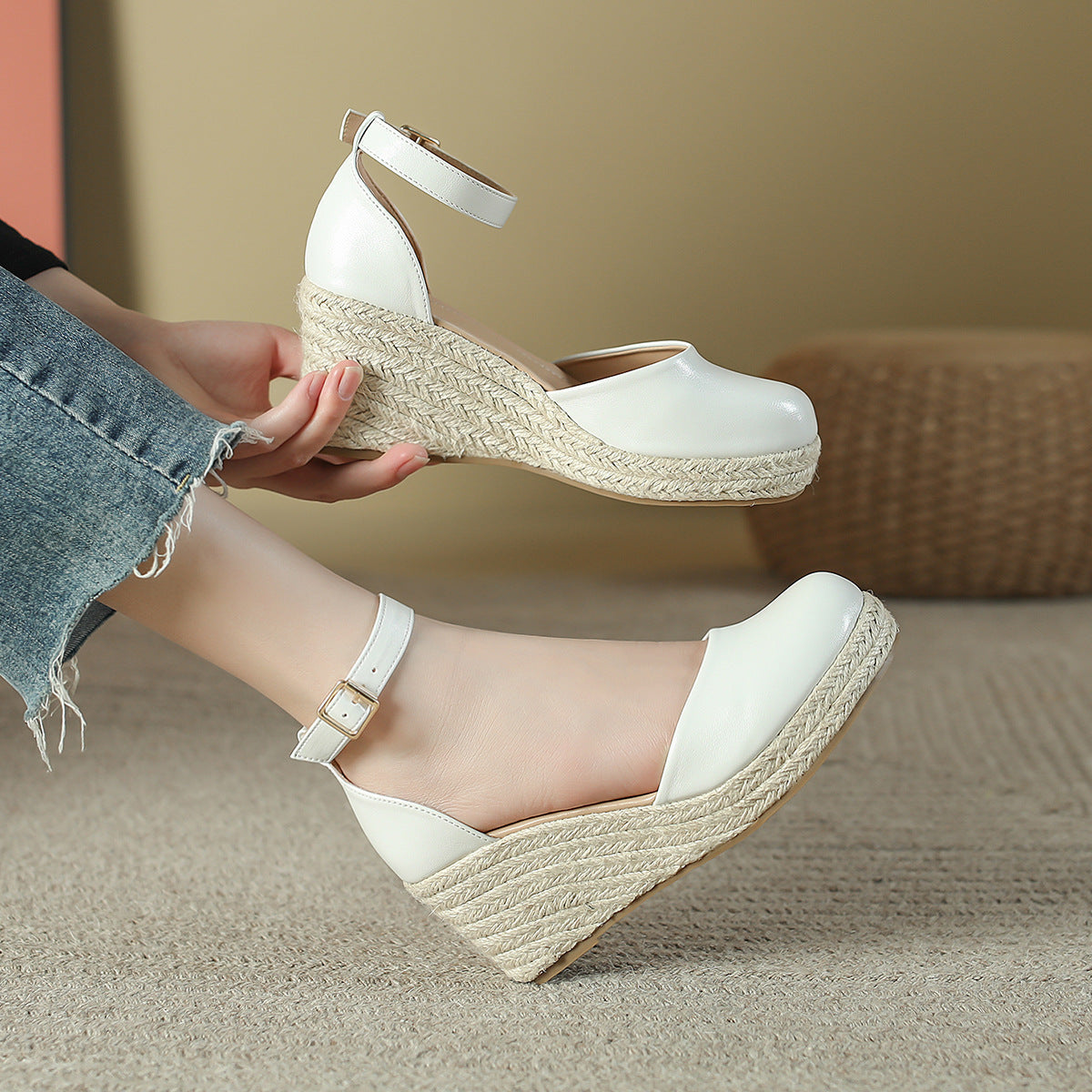 Scarpe donna Valstrend Hemp Rope Wedge con fascia elastica, suola in corda e design elegante in primo piano.