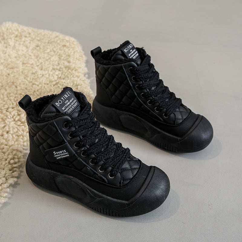 Scarpe sportive bianche da donna Valstrend con interno in pile, aumento di altezza e suola robusta, ideali per sport e uso quotidiano.
