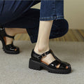 Scarpe donna casual con cinturino alla caviglia e fibbia, modello Valstrend shop, in pelle nera con suola piatta.