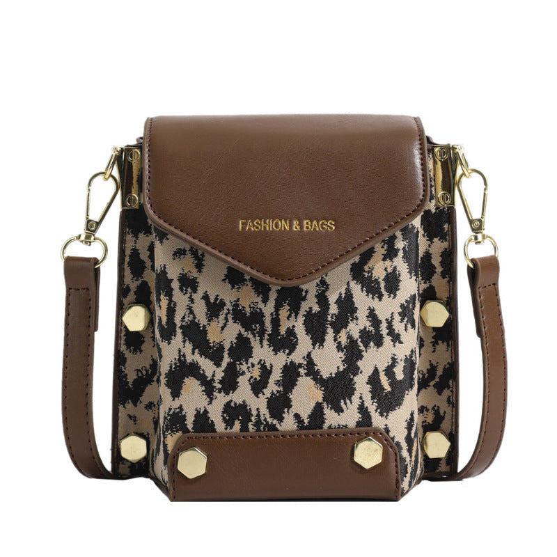 Piccola borsa quadrata tridimensionale da donna Valstrend, elegante e compatta, in tessuto con dettagli moderni.