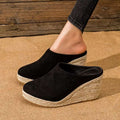 Ciabatte con punta affilata e suola spessa da donna Valstrend, con tomaia in tessuto e design elegante.