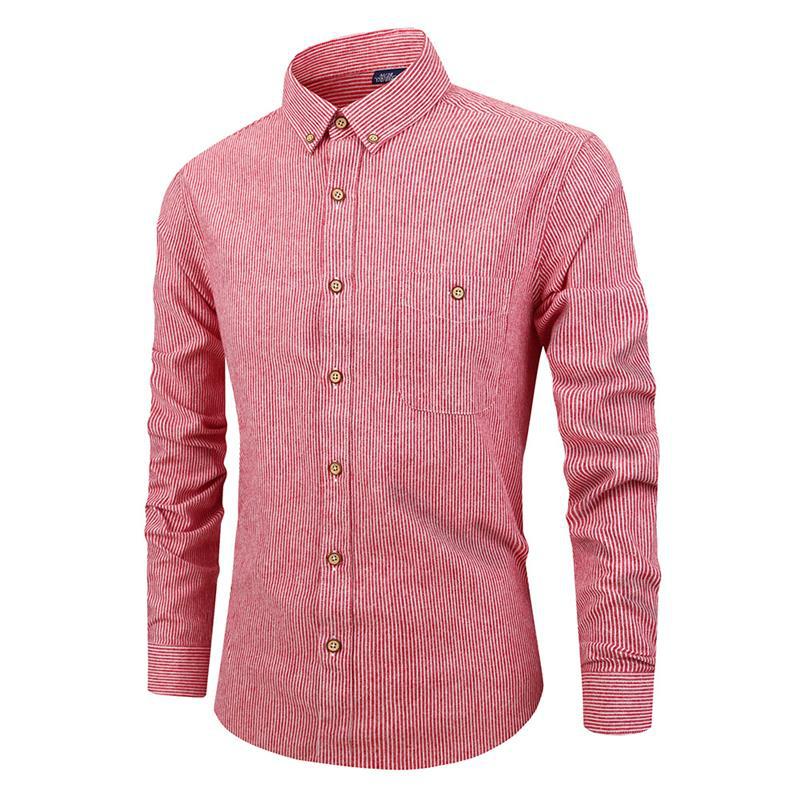 Camicia slim fit a manica lunga a righe di Valstrend shop, dettagliate strisce blu e bianche, tessuto morbido e elegante.