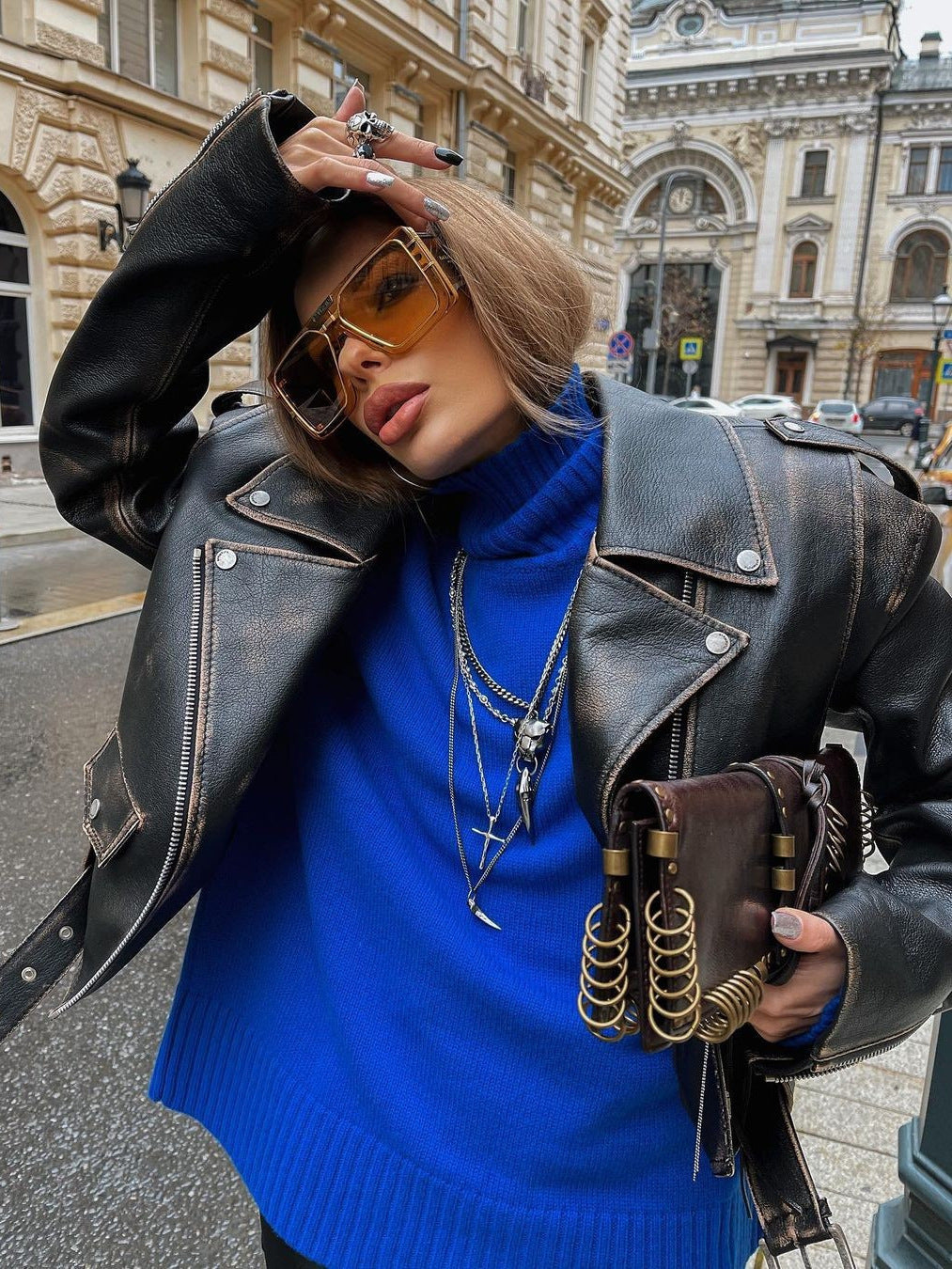 Maglione casual femminile Valstrend, vestibilità ampia e comoda, tessuto morbido in tonalità neutre, ideale per il tempo libero