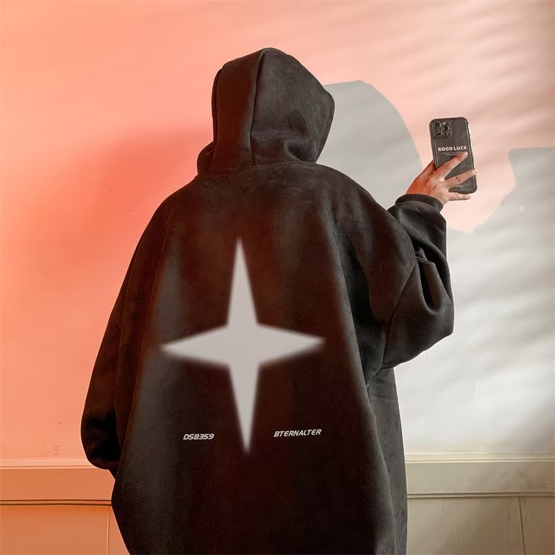 Maglione retrò in velluto deerskin per uomo di Valstrend Shop, stile americano, con dettagli eleganti e tessuto morbido.