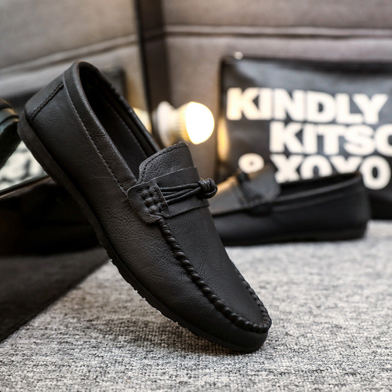 Scarpe casual da uomo in pelle stile coreano con suola morbida, marchio Valstrend, mostra dettaglio della tomaia e della suola.