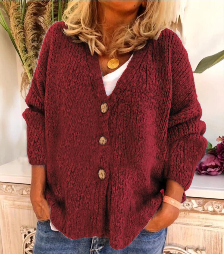 Cardigan lavorato a maglia Valstrend con tre bottoni, morbido e caldo, visibile in dettaglio in questa immagine.