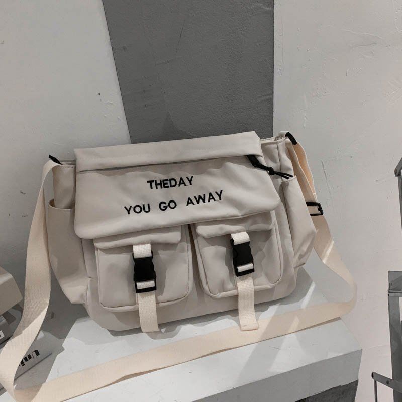 Borsa messenger casual uomo Valstrend con grande capacità, modello spazioso in tessuto nero, ideale per uso quotidiano.