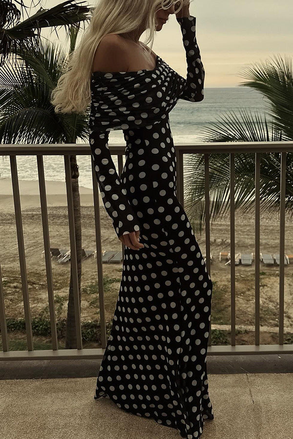 Vestito aderente con spalle scoperte a pois e cuciture a contrasto, marca Valstrend, stile elegante e femminile