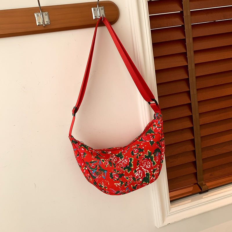 Borsa tracolla etnica con grandi fiori, stile boho, per donna, marca Valstrend shop, con dettagli colorati e design vivace