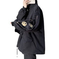 Abbigliamento hip hop abbinato da coppia Valstrend, outfit coordinato trendy con capi casual e streetwear per uomo e donna.